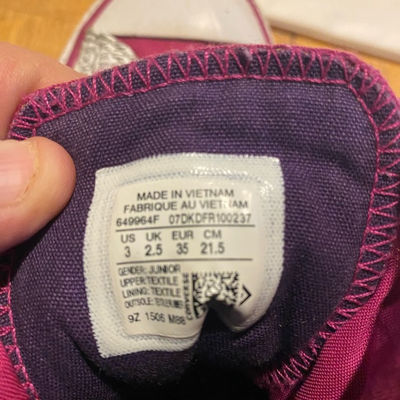 Converse Size 3 Chuck Taylor All Star Party Sneaker 649964F - Picture 2 of 15